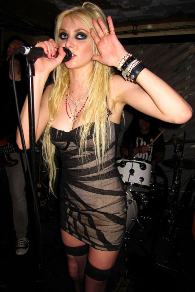 taylor_momsen_03.jpg