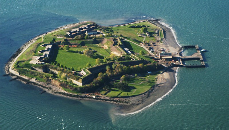 800px-Georges_Island_and_Fort_Warren_in_Boston_Harbor.jpg