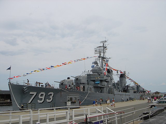 640px-USS_Cassin_Young_2007.jpg