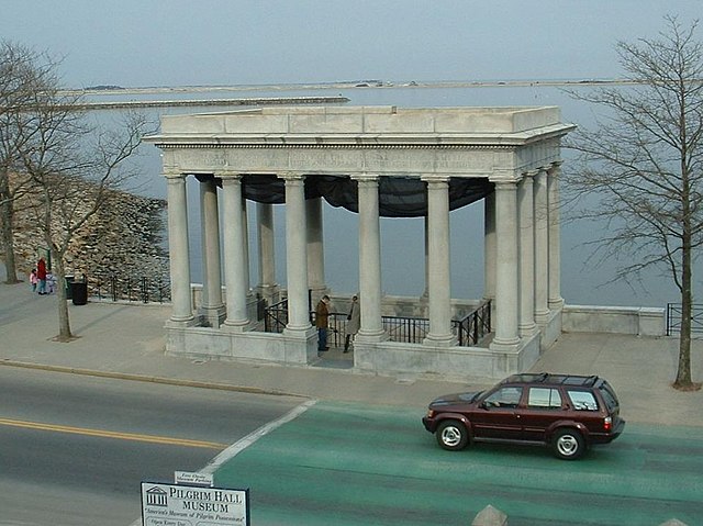 640px-Plymouth_Rock_Monument_cropped.JPG